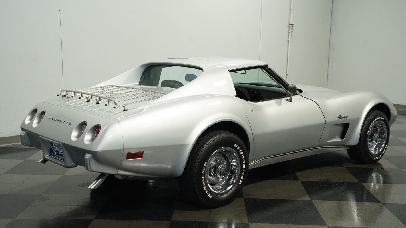 Chevrolet-Corvette-1975-10