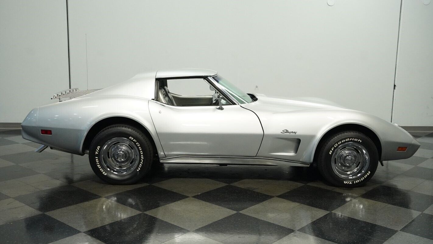 Chevrolet-Corvette-1975-11