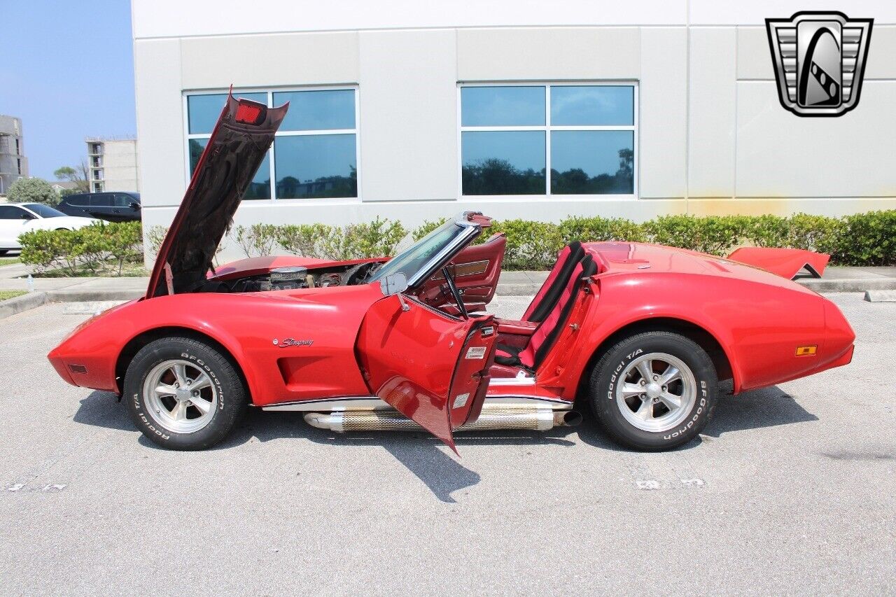 Chevrolet-Corvette-1975-11