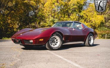 Chevrolet-Corvette-1975-2