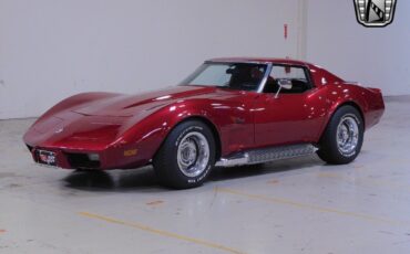 Chevrolet-Corvette-1975-2