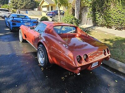 Chevrolet-Corvette-1975-2