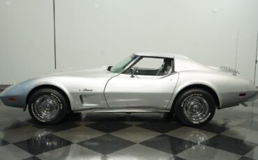 Chevrolet-Corvette-1975-2