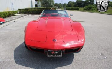 Chevrolet-Corvette-1975-2