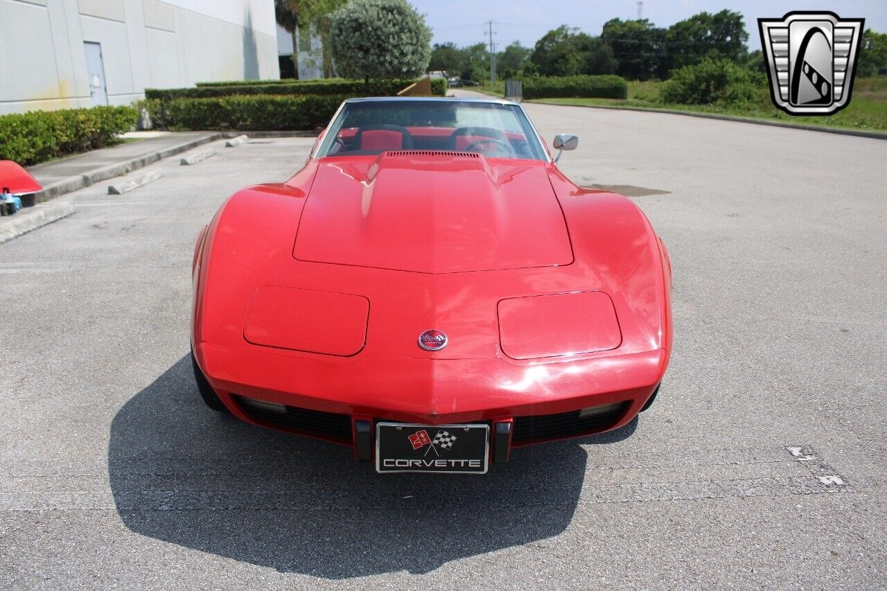 Chevrolet-Corvette-1975-2