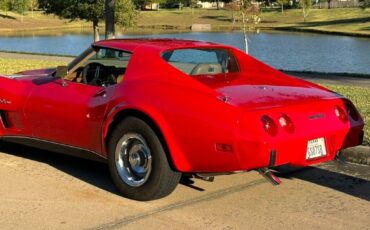 Chevrolet-Corvette-1975-2