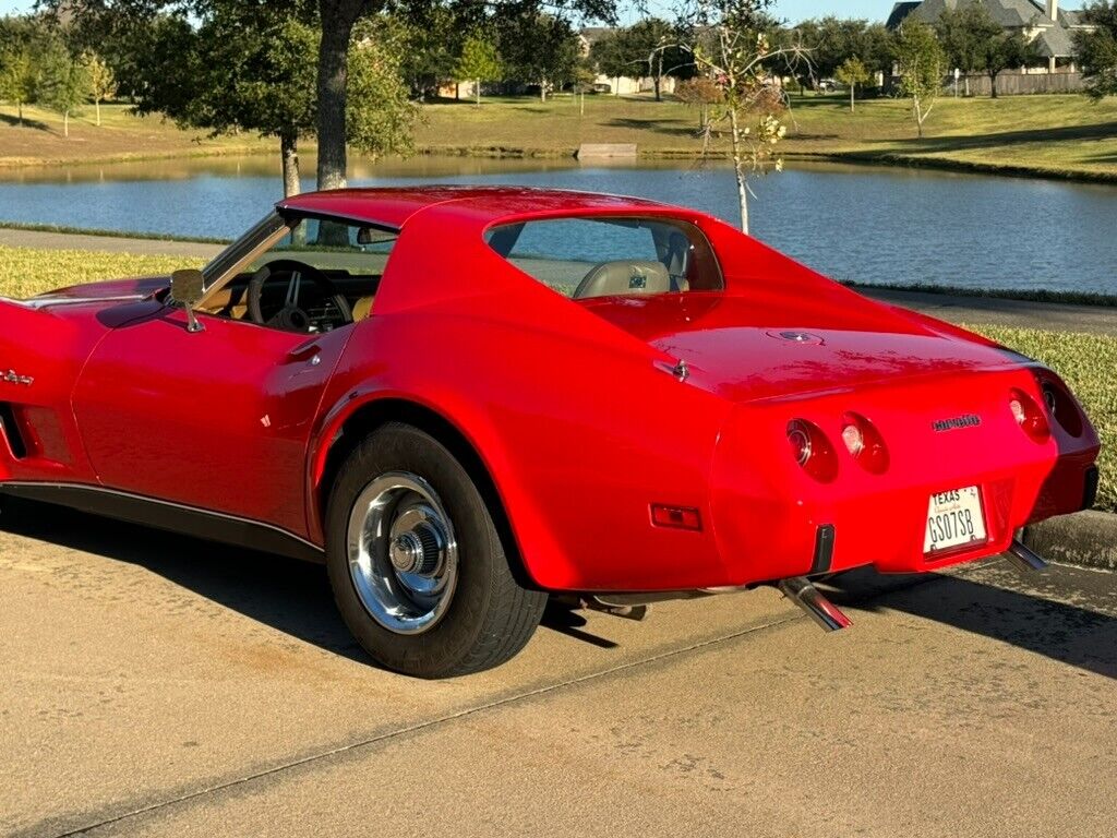 Chevrolet-Corvette-1975-2