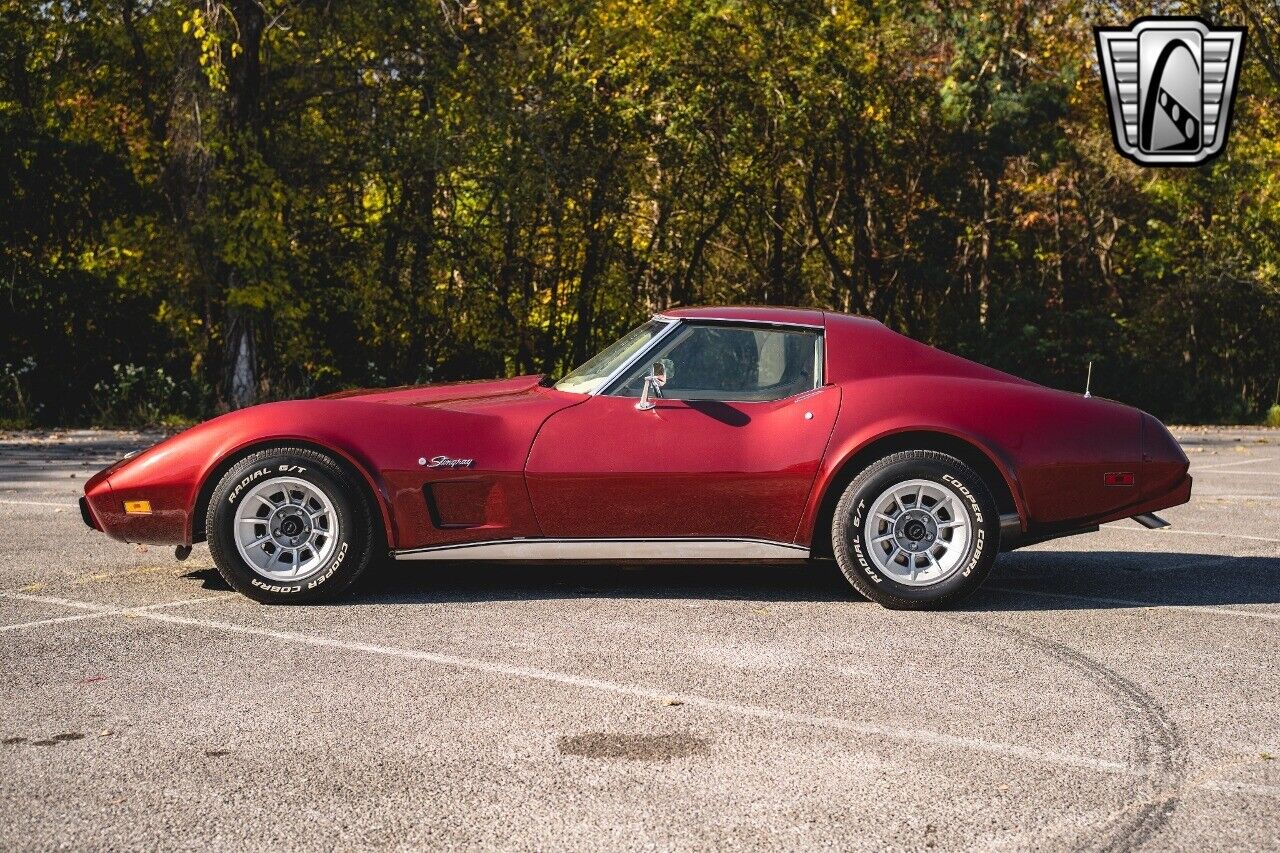 Chevrolet-Corvette-1975-3