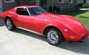 Chevrolet-Corvette-1975-3