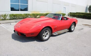 Chevrolet-Corvette-1975-3