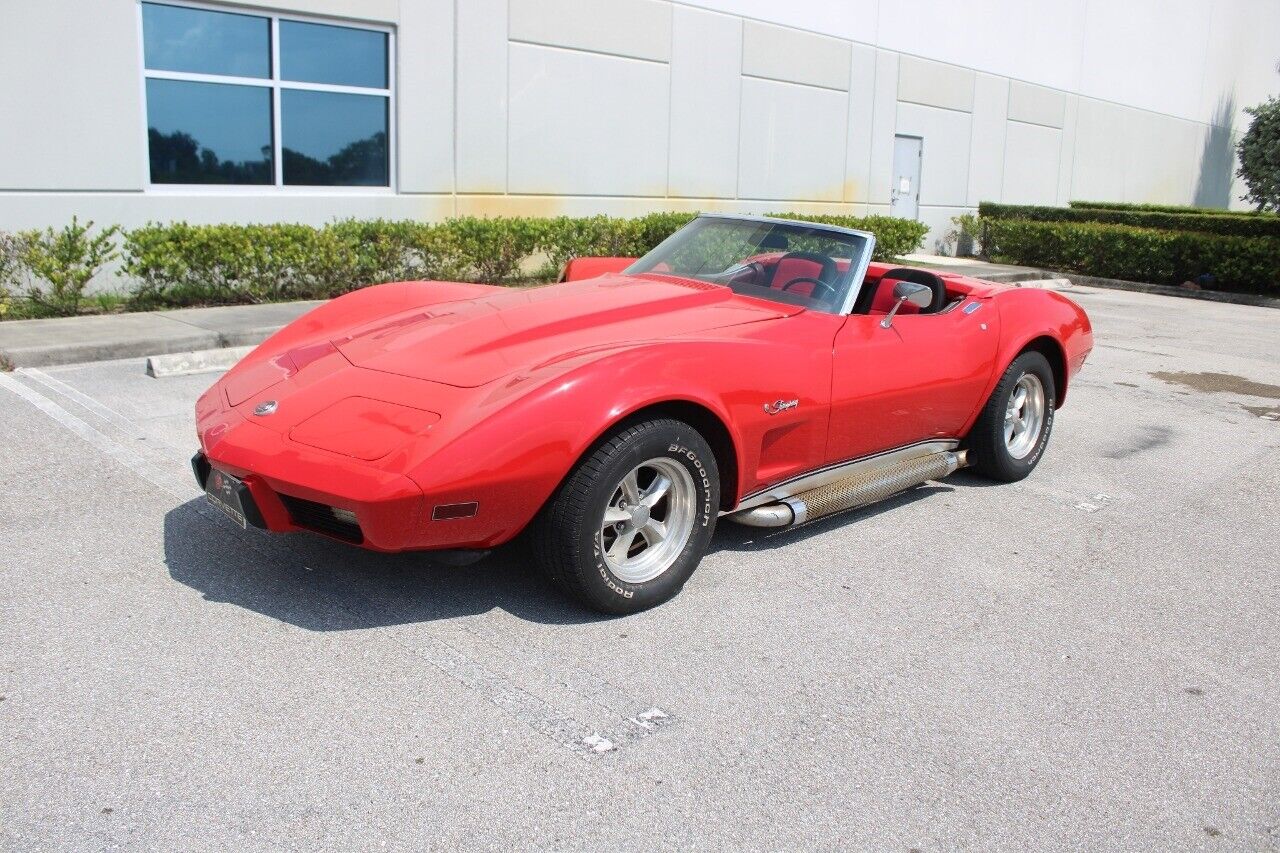 Chevrolet-Corvette-1975-3