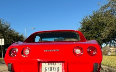 Chevrolet-Corvette-1975-3