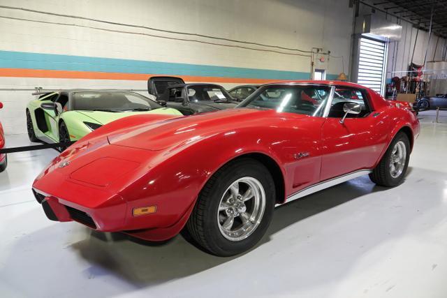 Chevrolet-Corvette-1975-3