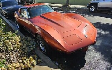 Chevrolet-Corvette-1975-4