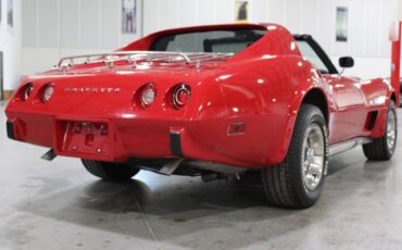 Chevrolet-Corvette-1975-4