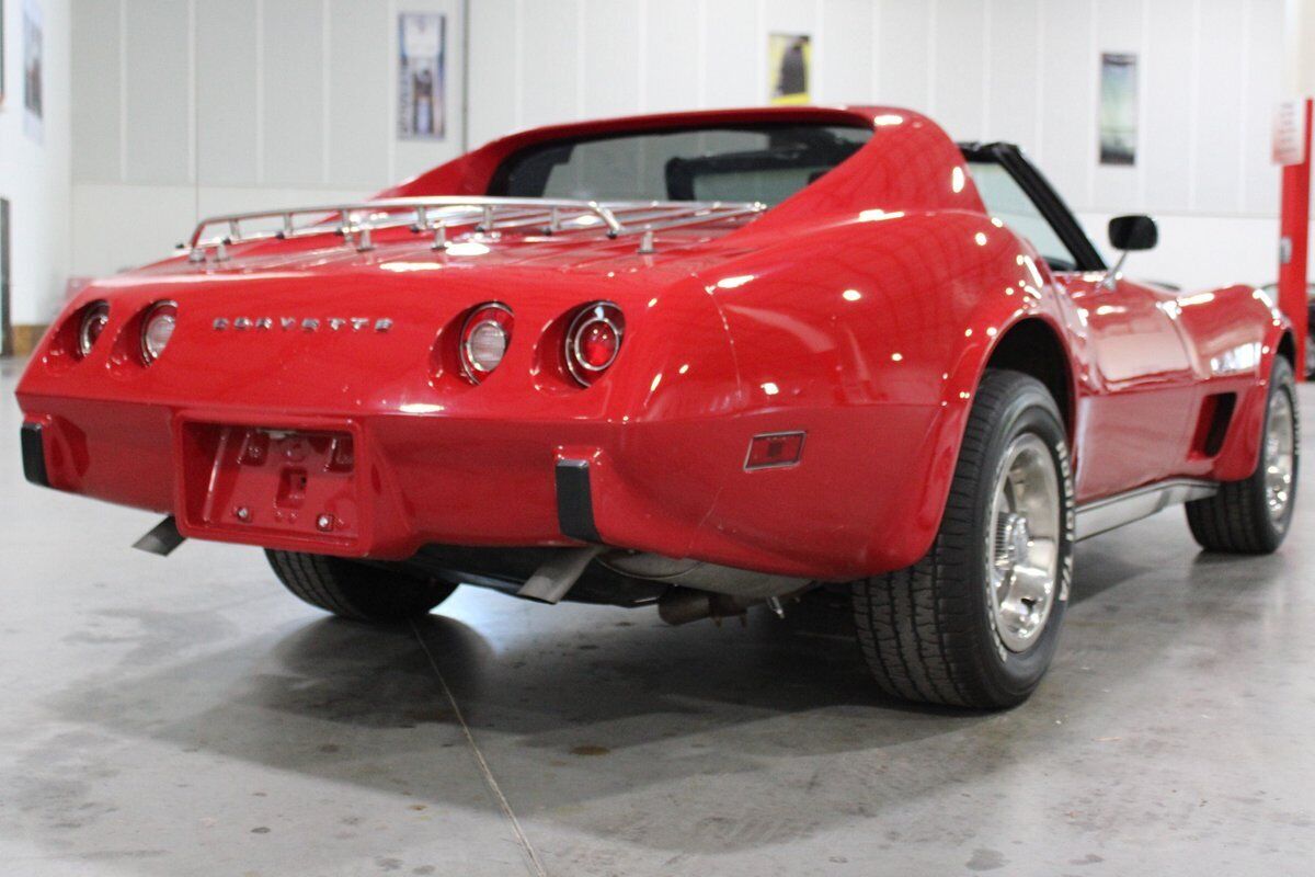 Chevrolet-Corvette-1975-4