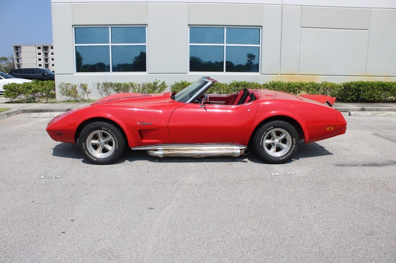 Chevrolet-Corvette-1975-4