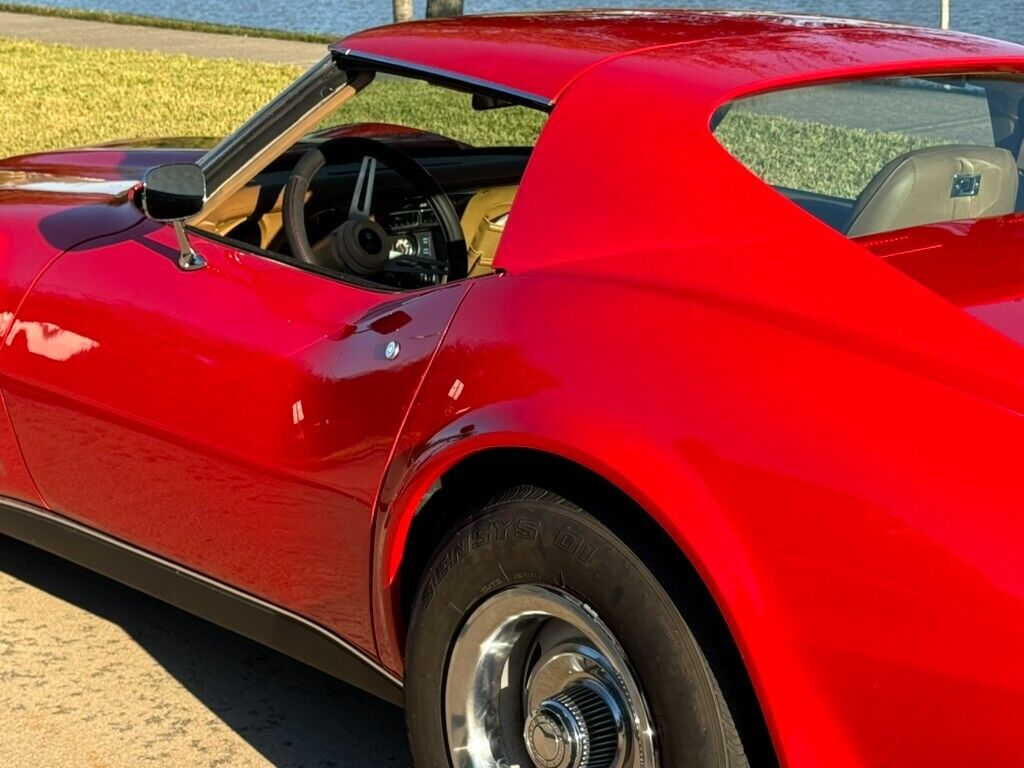 Chevrolet-Corvette-1975-4