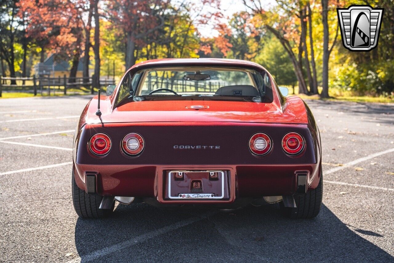 Chevrolet-Corvette-1975-5