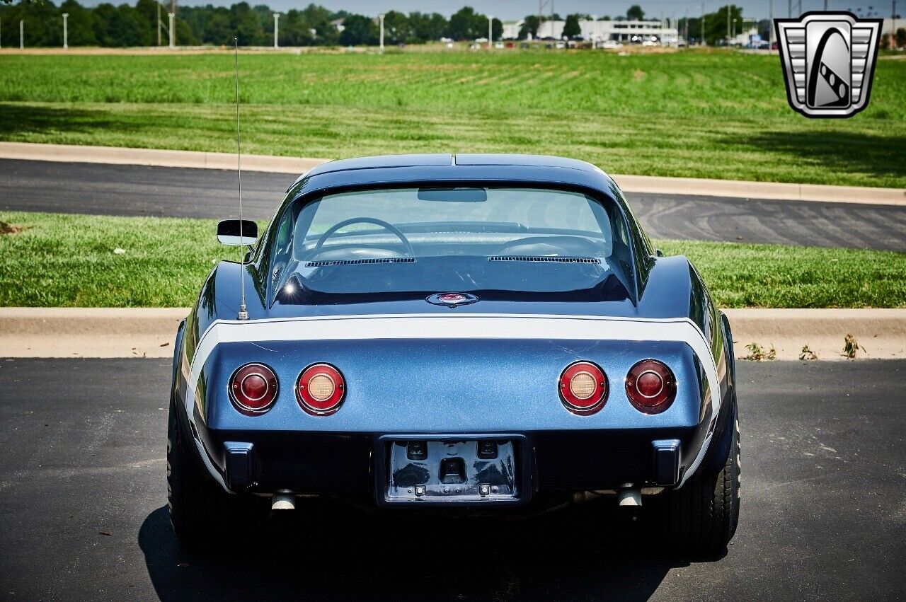 Chevrolet-Corvette-1975-5