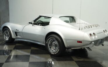 Chevrolet-Corvette-1975-6