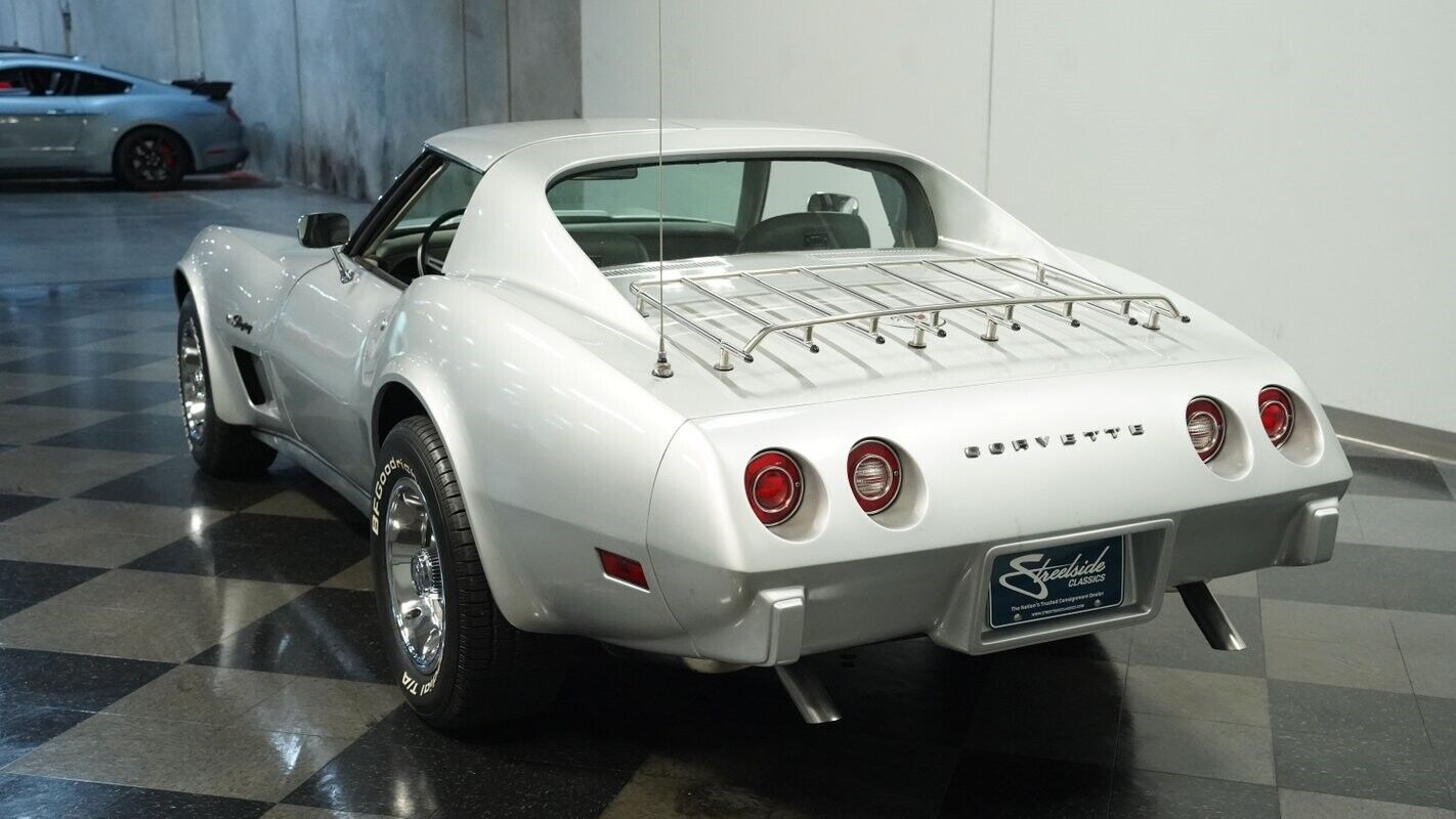 Chevrolet-Corvette-1975-7