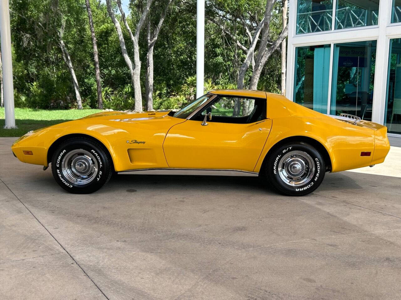 Chevrolet-Corvette-1975-7