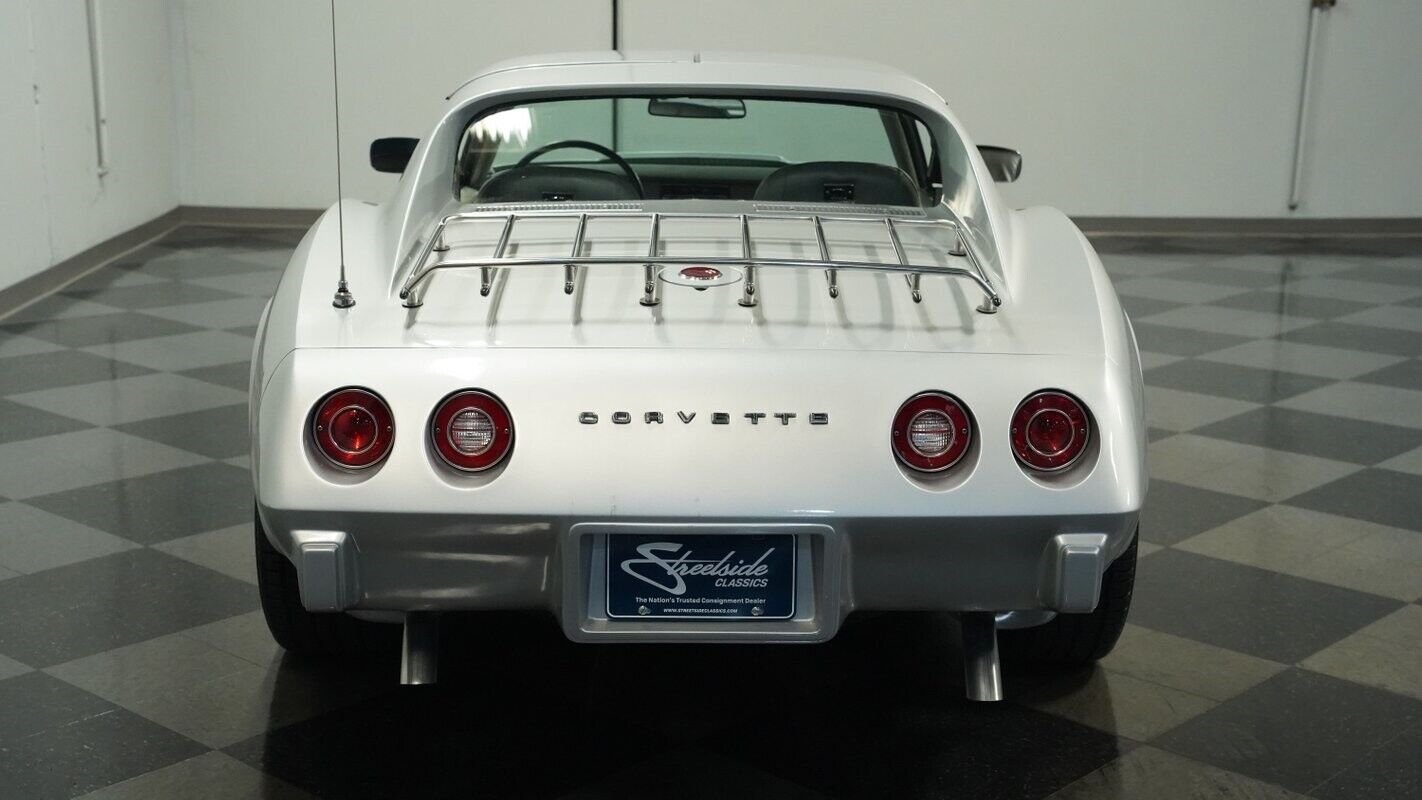 Chevrolet-Corvette-1975-8