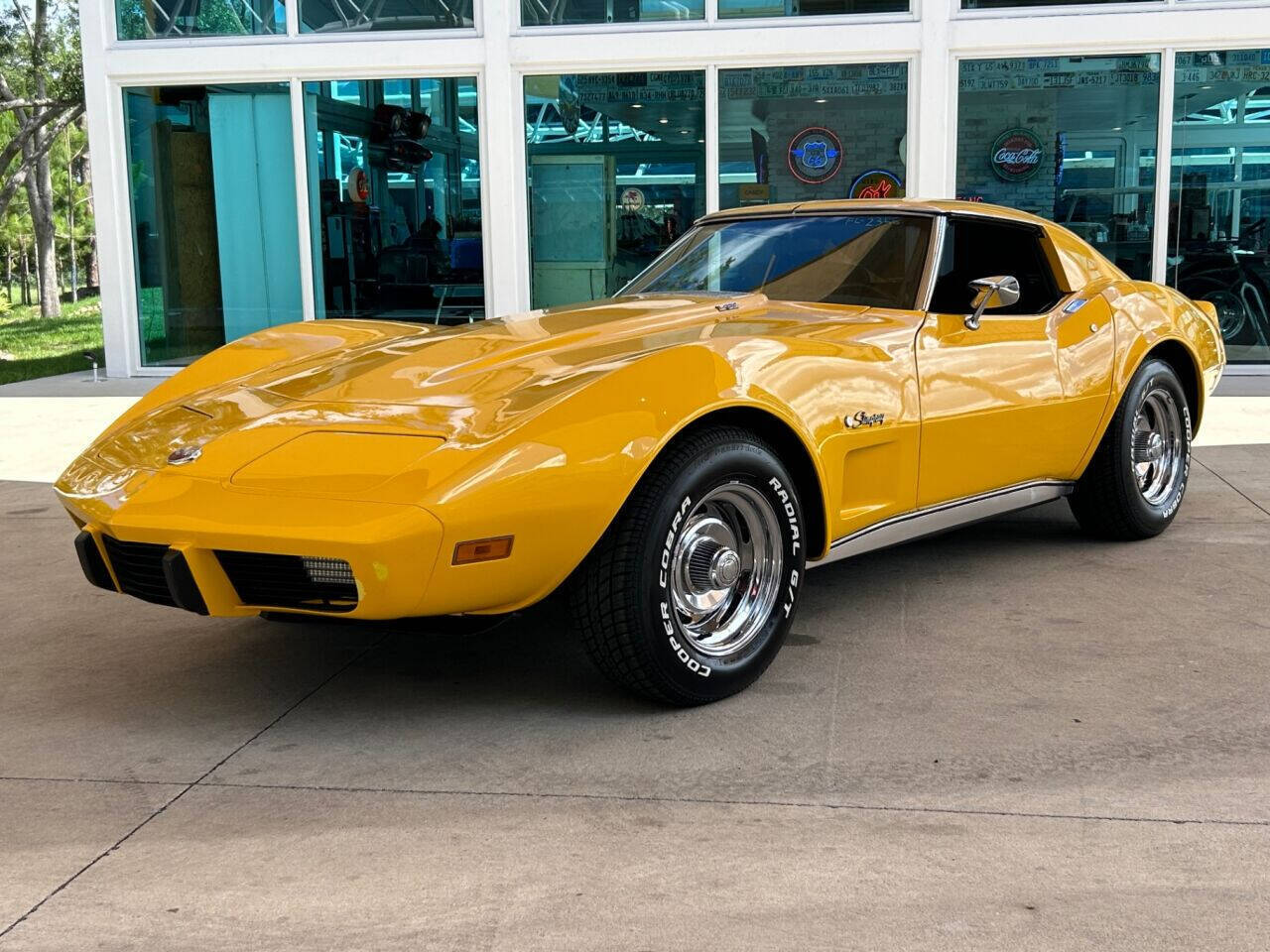 Chevrolet-Corvette-1975-8