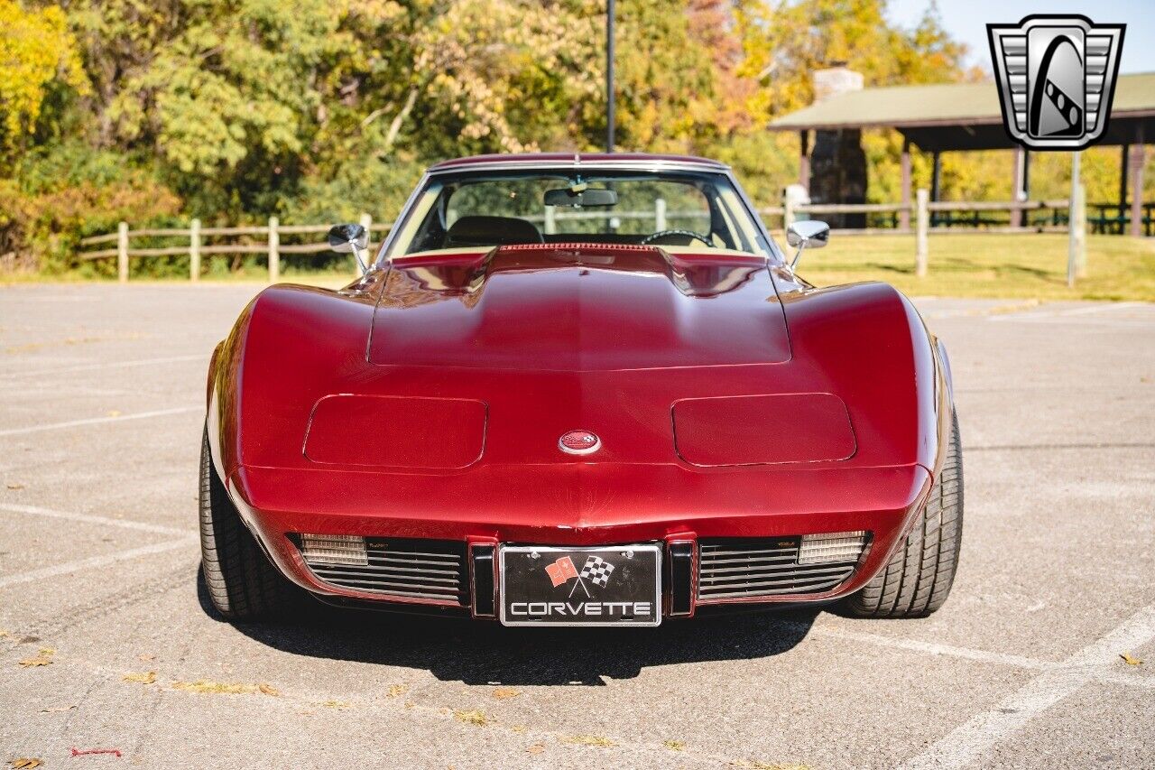 Chevrolet-Corvette-1975-9