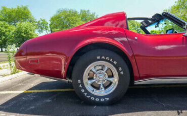 Chevrolet-Corvette-1975-9