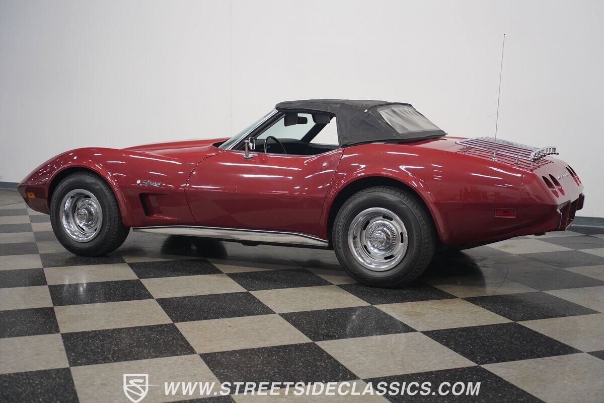 Chevrolet-Corvette-1975-9