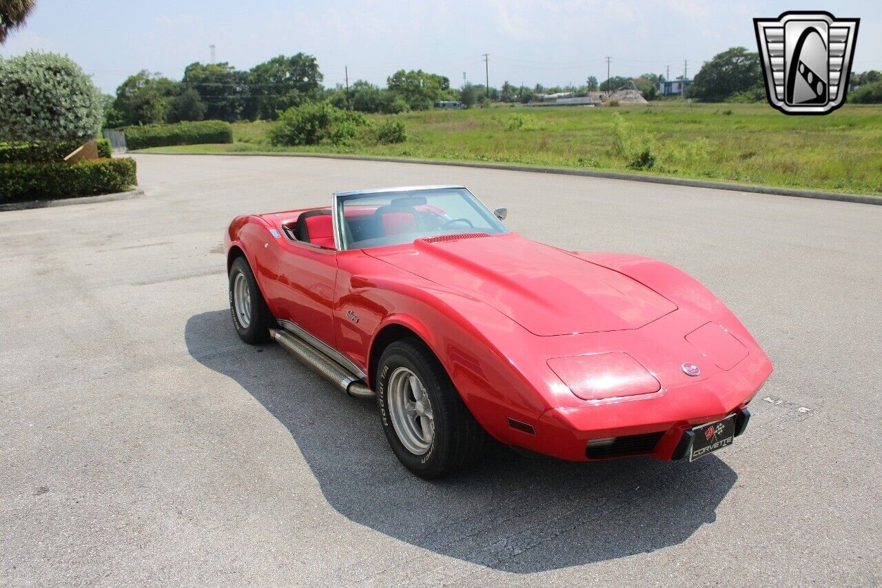 Chevrolet-Corvette-1975-9