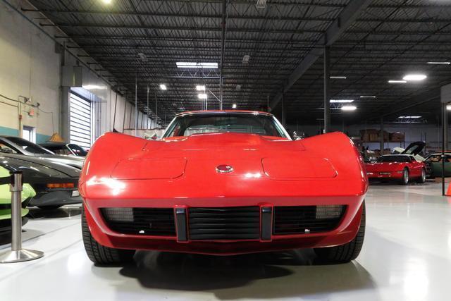 Chevrolet-Corvette-1975-9