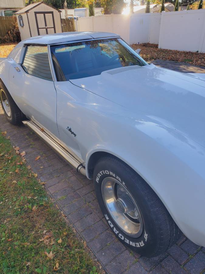 Chevrolet-Corvette-1976-9