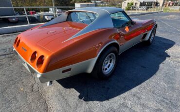 Chevrolet-Corvette-1977-4