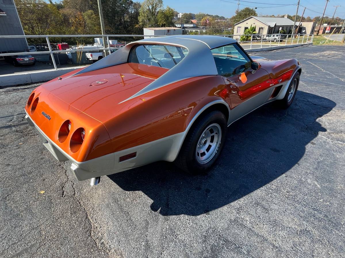 Chevrolet-Corvette-1977-4