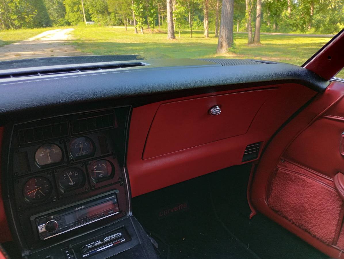 Chevrolet-Corvette-1978-12