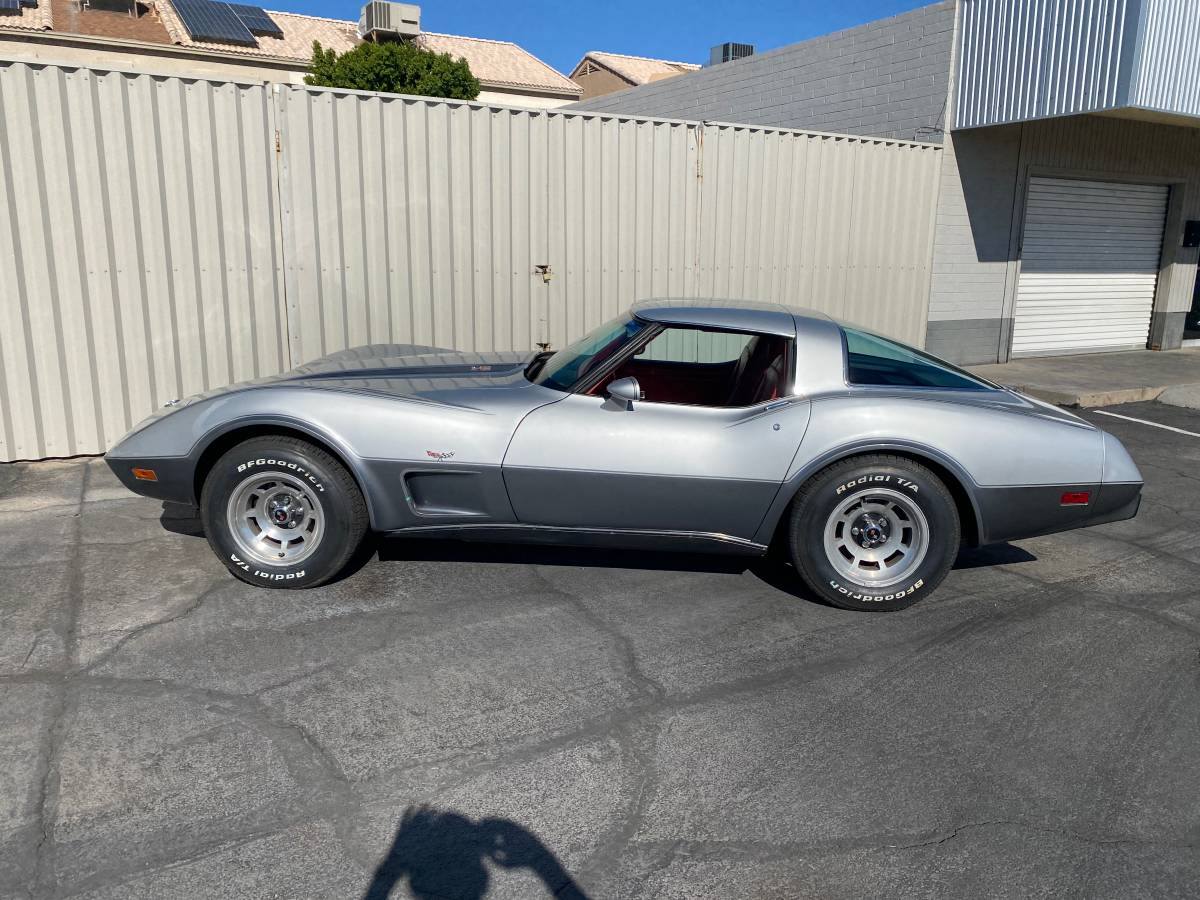 Chevrolet-Corvette-1978-16