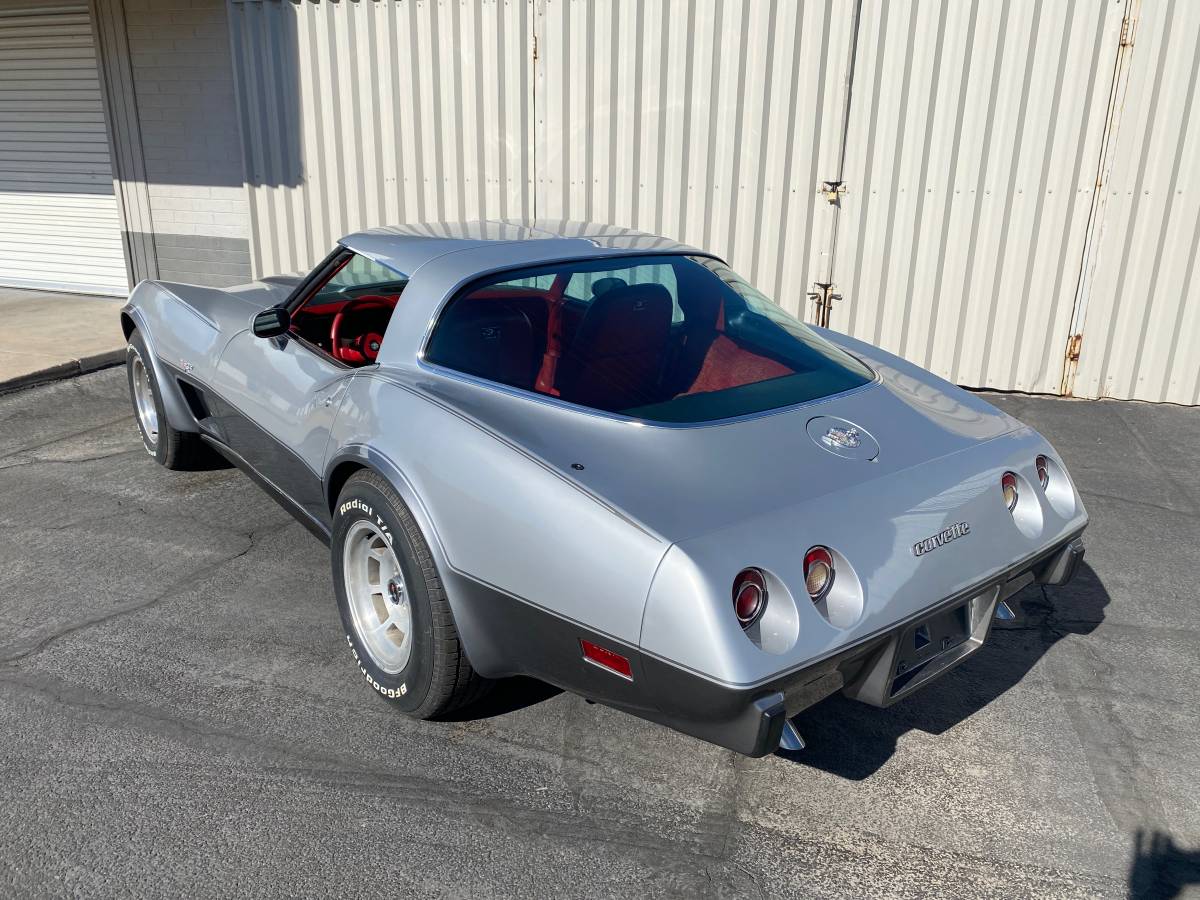 Chevrolet-Corvette-1978-2