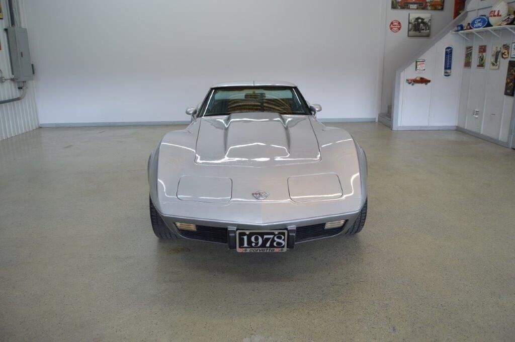 Chevrolet-Corvette-1978-2