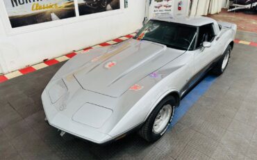 Chevrolet-Corvette-1978-26