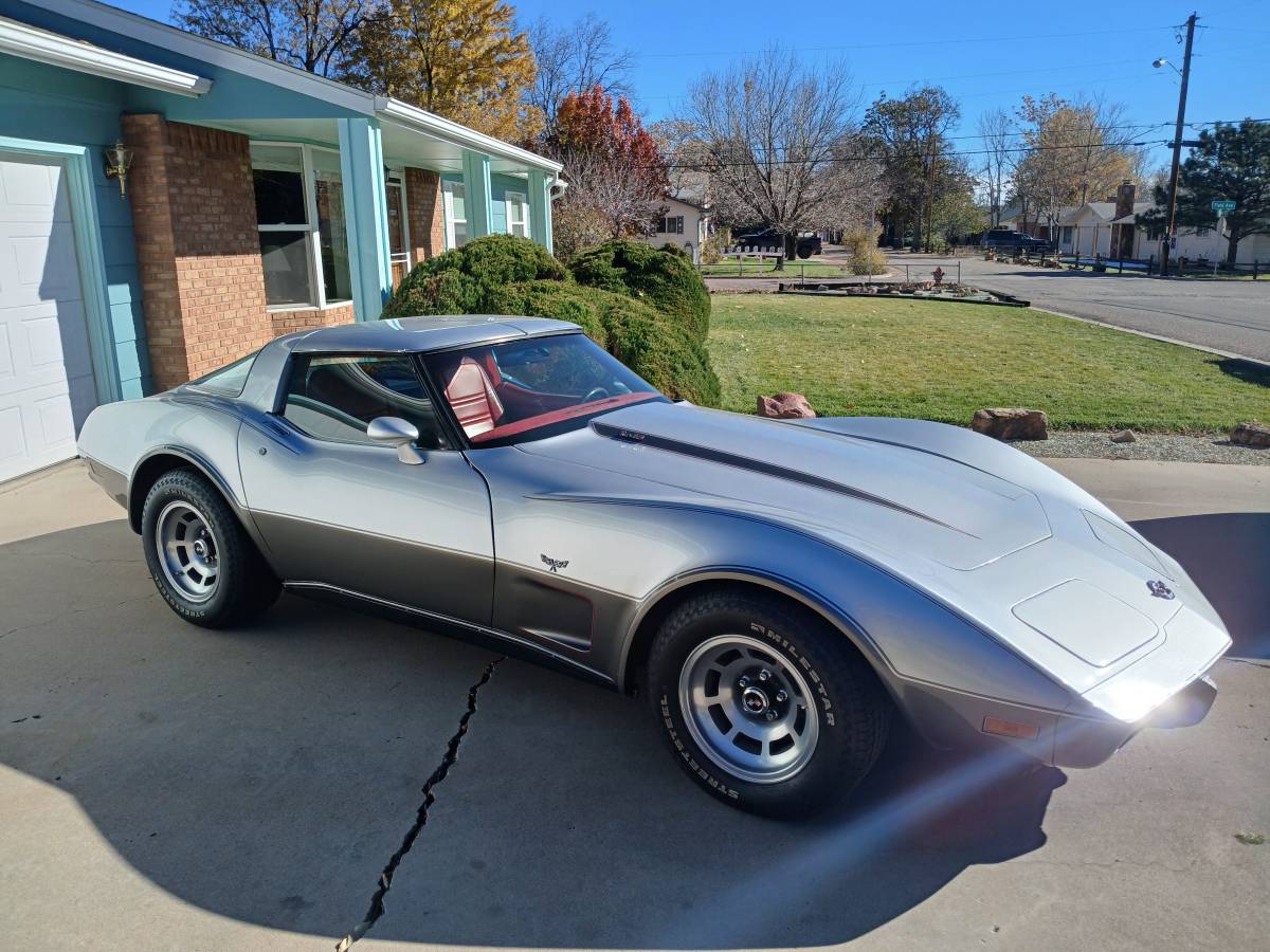 Chevrolet-Corvette-1978-3