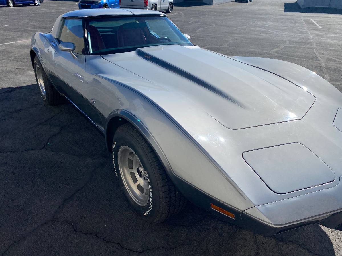 Chevrolet-Corvette-1978-3