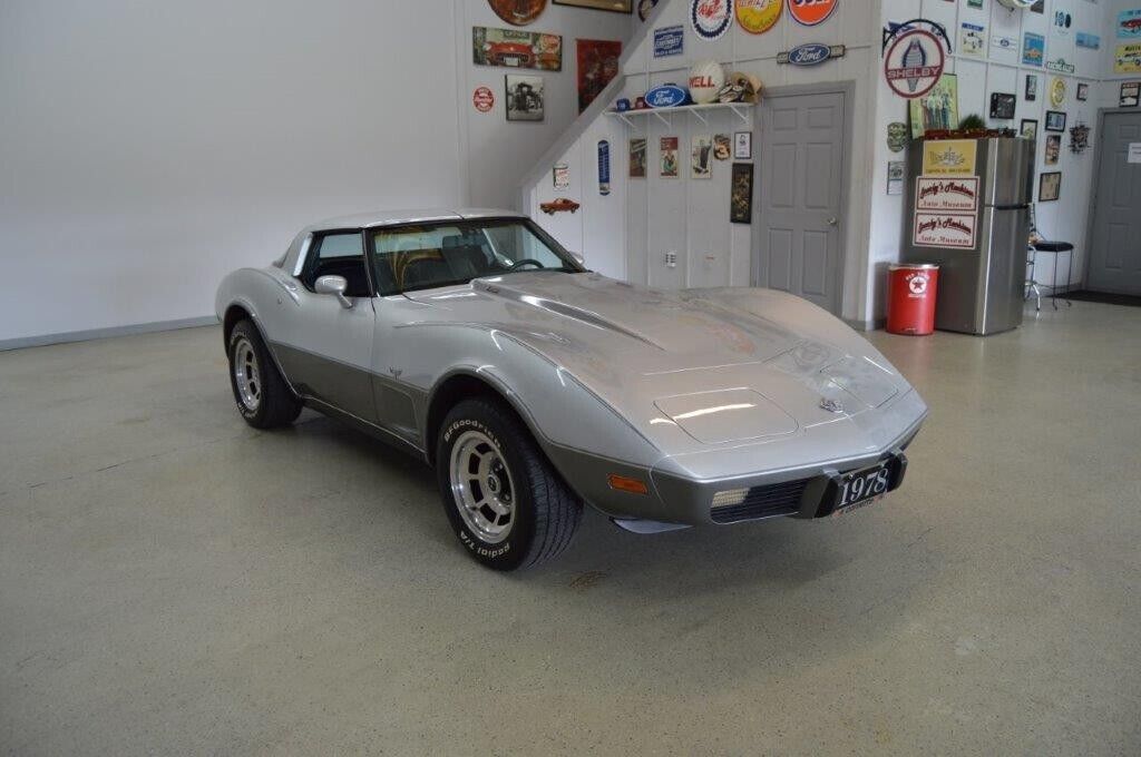 Chevrolet-Corvette-1978-3