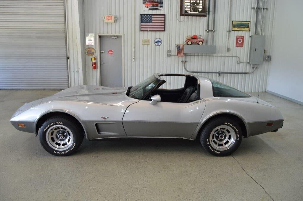 Chevrolet-Corvette-1978-32