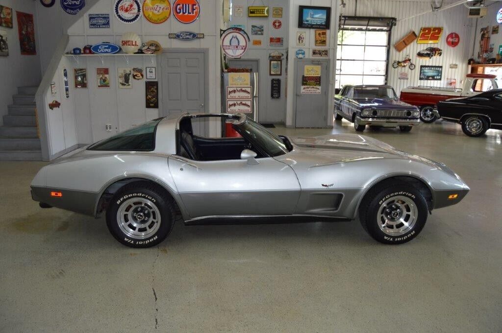 Chevrolet-Corvette-1978-33