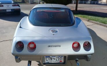 Chevrolet-Corvette-1978-4