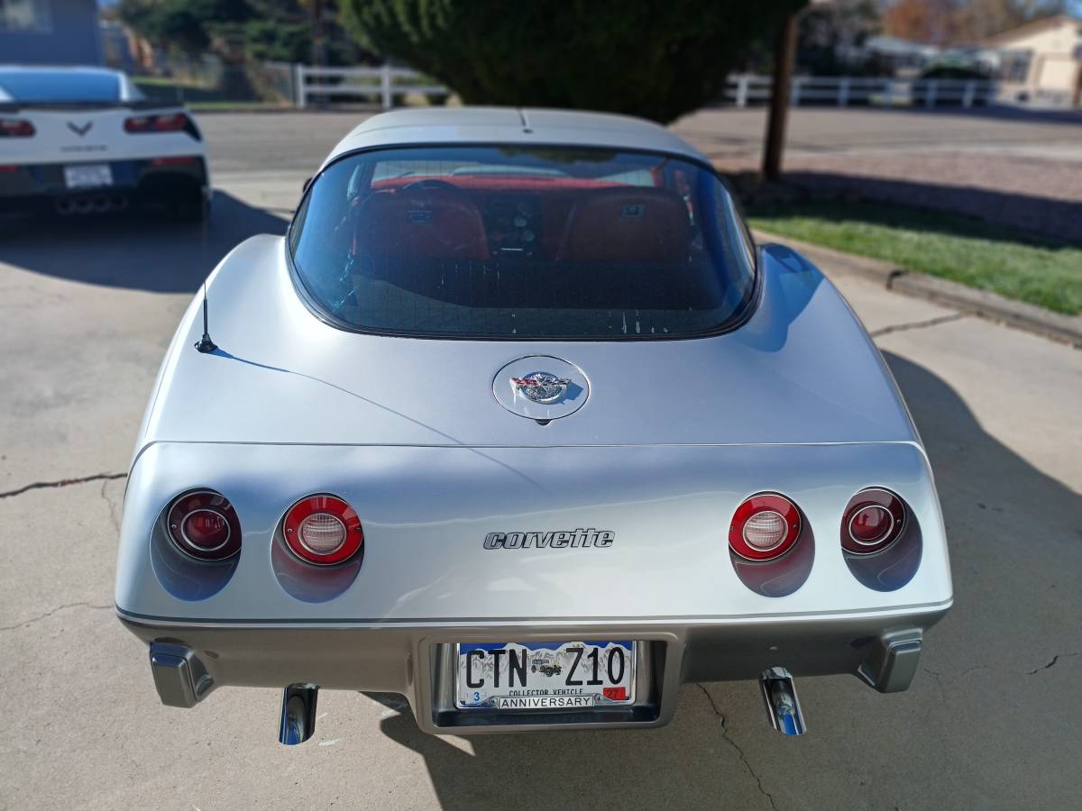 Chevrolet-Corvette-1978-4