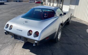 Chevrolet-Corvette-1978-4